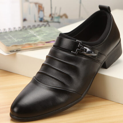 Version coréenne noir chaussures de mariage Chaussures populaires pour hommes pointues
